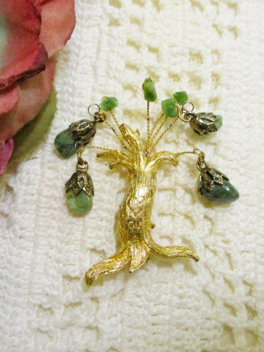 VINTAGE Gold Green Jade Dangle Tree Brooch: Gold Plate Nephrite Jade Trembler